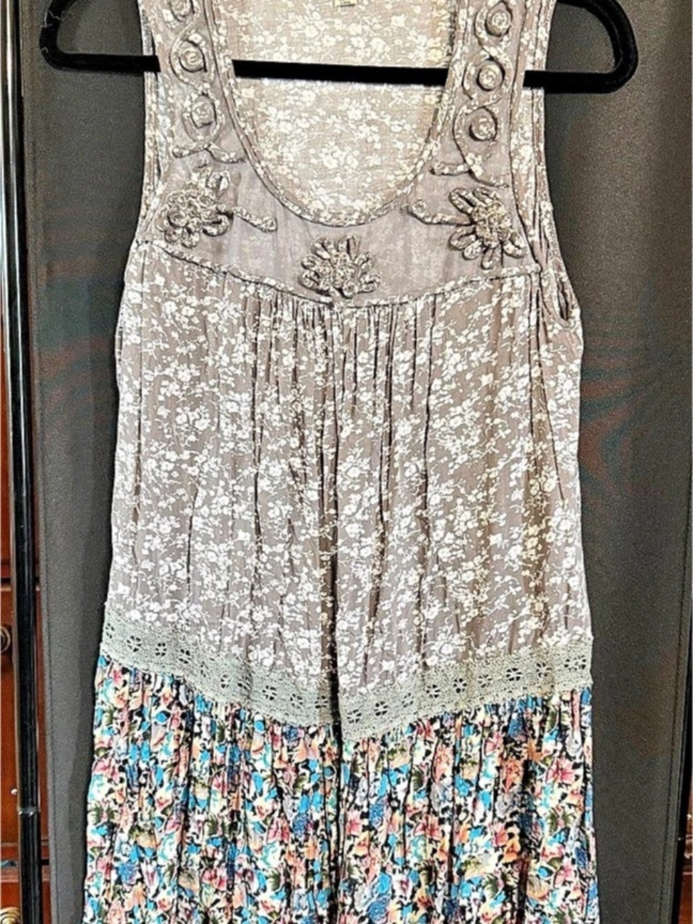 Ya Los Angeles Floral Embellished Mini Dress in Gray Size Large